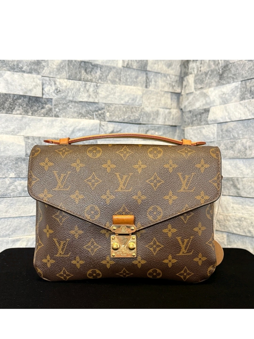 Louis Vuitton Momogram Canvas Pochette Metis